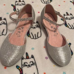 Girls sparkle dress heels, diamond embellished buckles, size 3. Worn for 5 hrs.